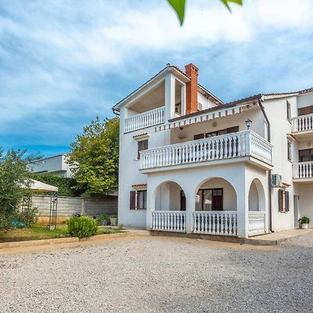 2 Bedroom Cozy Apartment In Omišalj Dış mekan fotoğraf