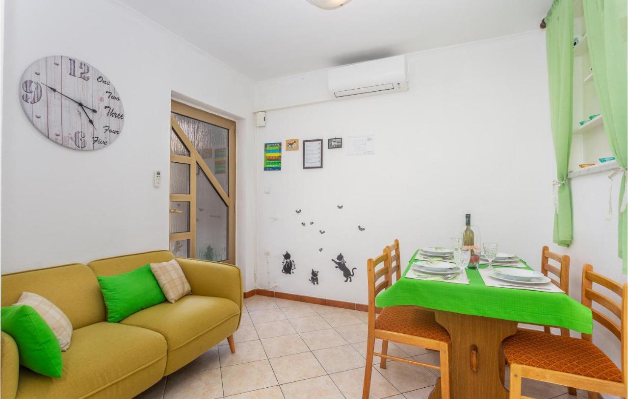 2 Bedroom Cozy Apartment In Omišalj Dış mekan fotoğraf