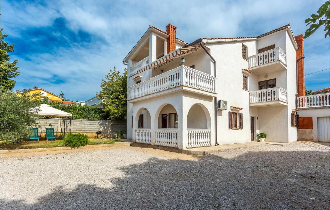 2 Bedroom Cozy Apartment In Omišalj Dış mekan fotoğraf