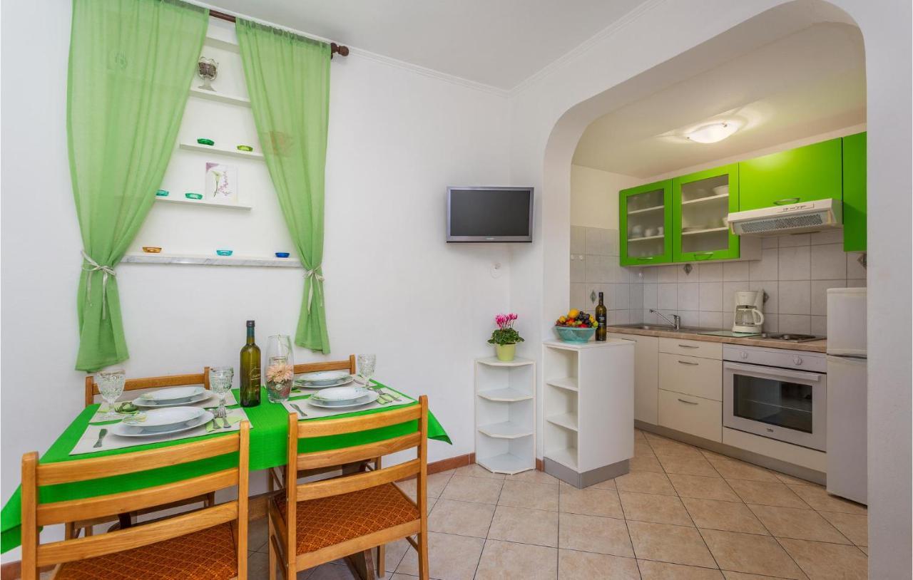 2 Bedroom Cozy Apartment In Omišalj Dış mekan fotoğraf