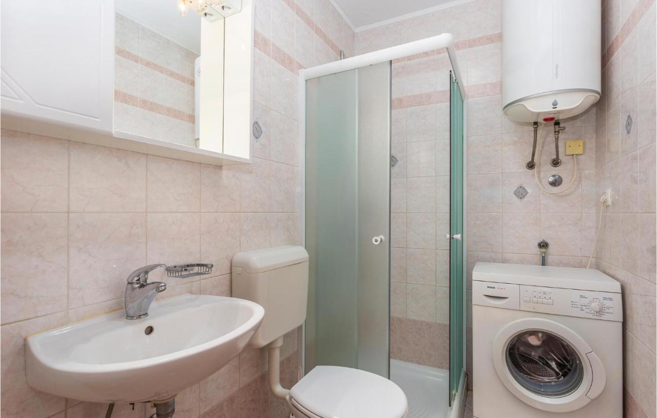 2 Bedroom Cozy Apartment In Omišalj Dış mekan fotoğraf