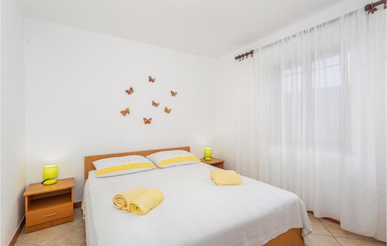 2 Bedroom Cozy Apartment In Omišalj Dış mekan fotoğraf