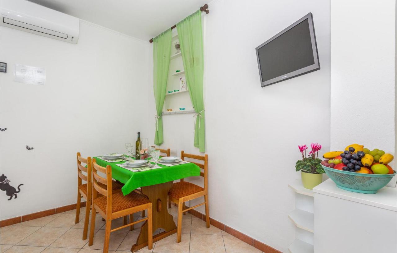 2 Bedroom Cozy Apartment In Omišalj Dış mekan fotoğraf