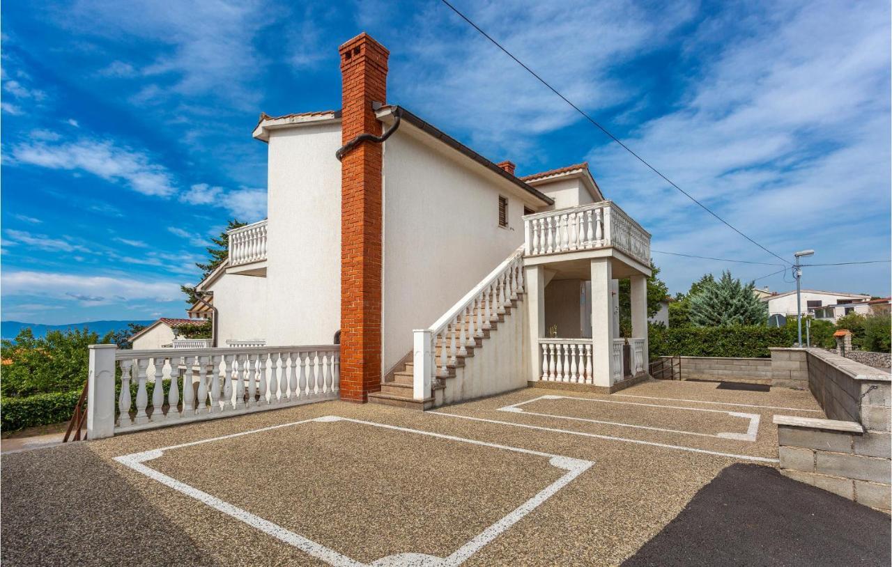 2 Bedroom Cozy Apartment In Omišalj Dış mekan fotoğraf