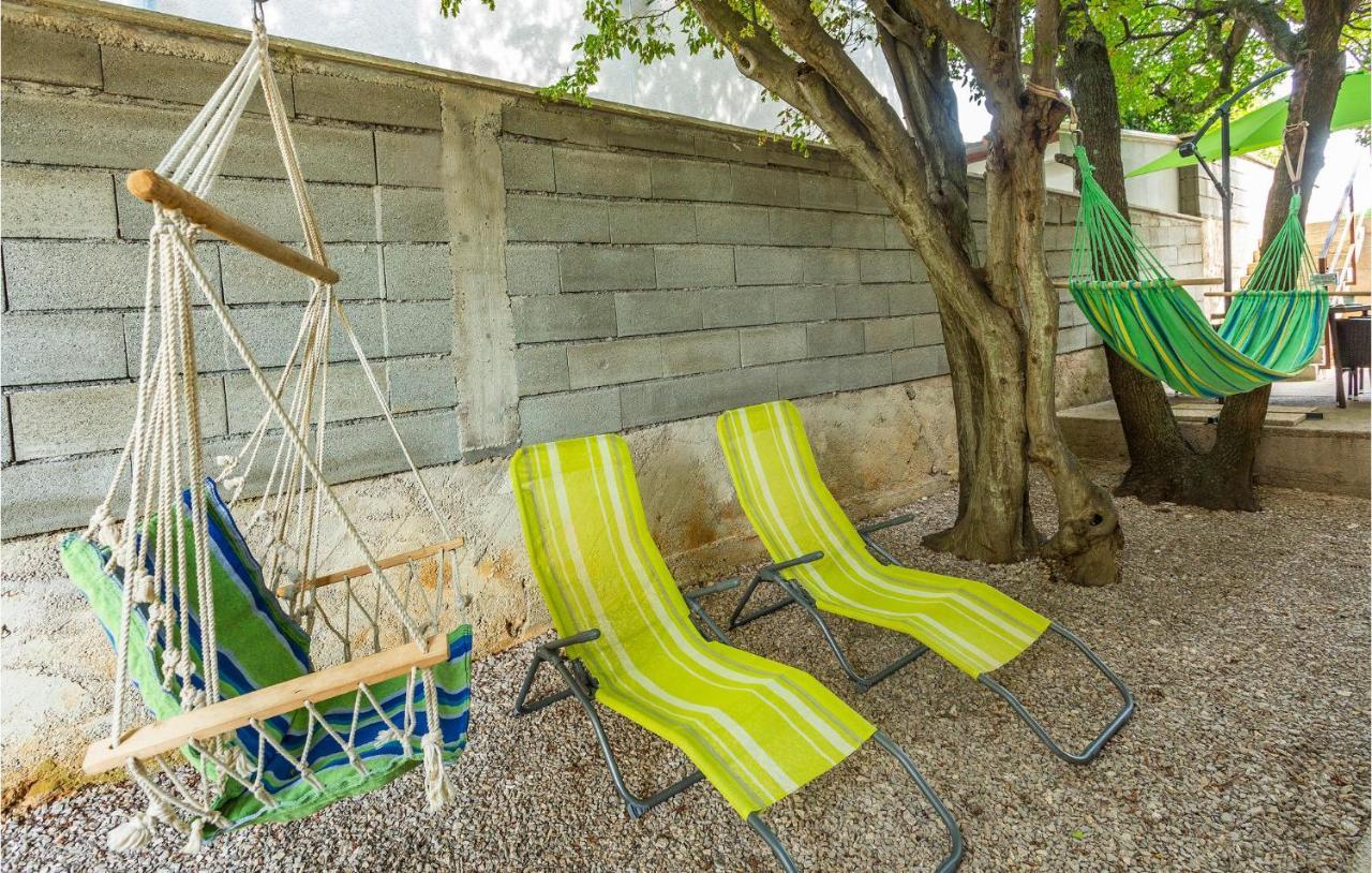 2 Bedroom Cozy Apartment In Omišalj Dış mekan fotoğraf