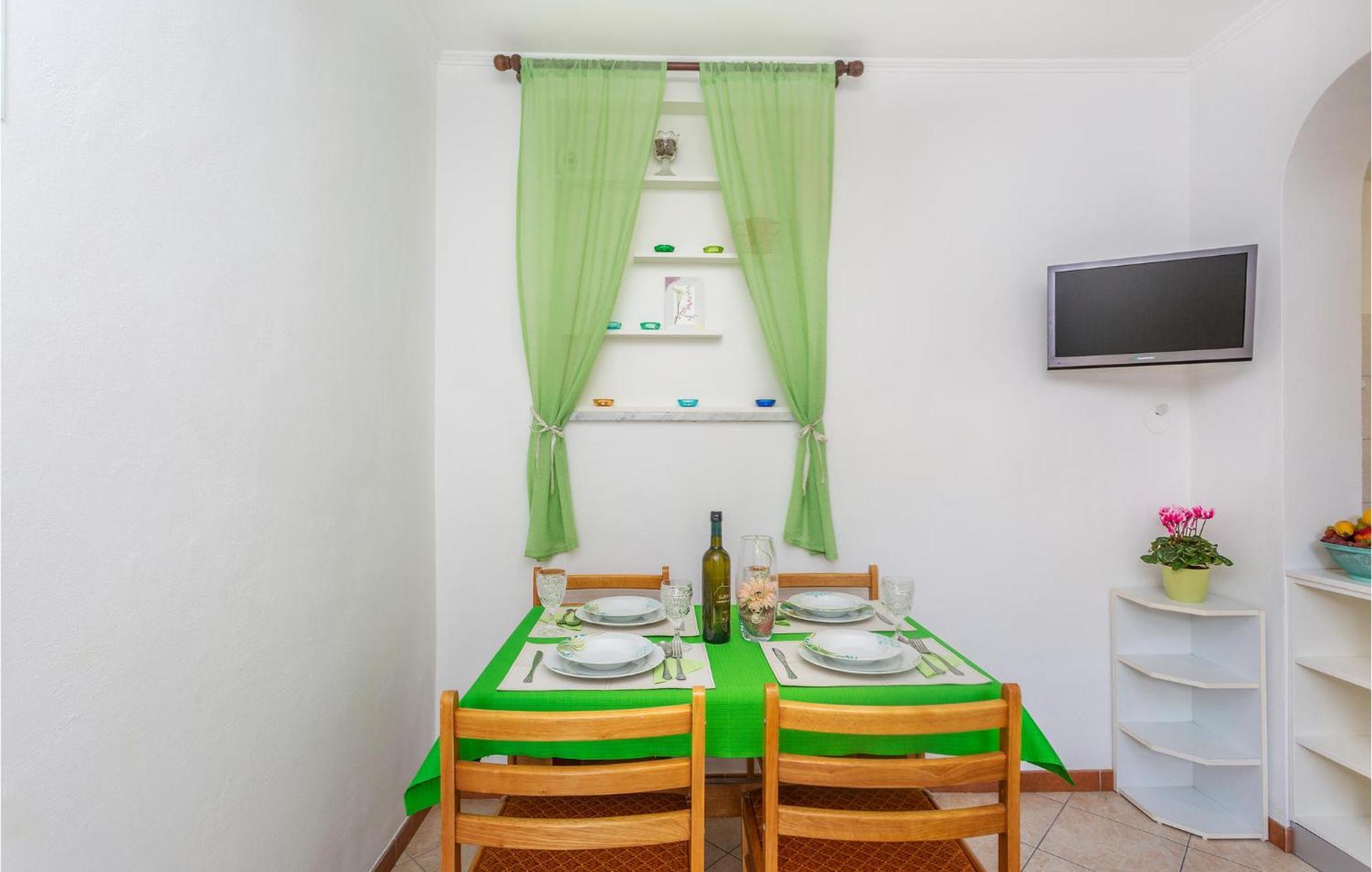 2 Bedroom Cozy Apartment In Omišalj Dış mekan fotoğraf